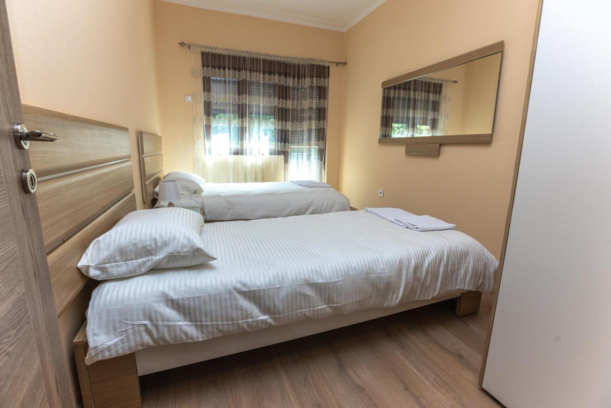 Apartmani Bulevar Cetinje Exterior photo